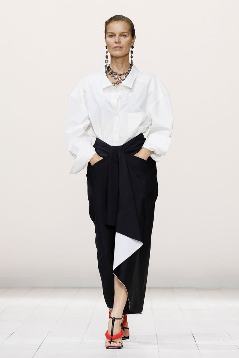 camicia bianca givenchy sfilata primavera estate