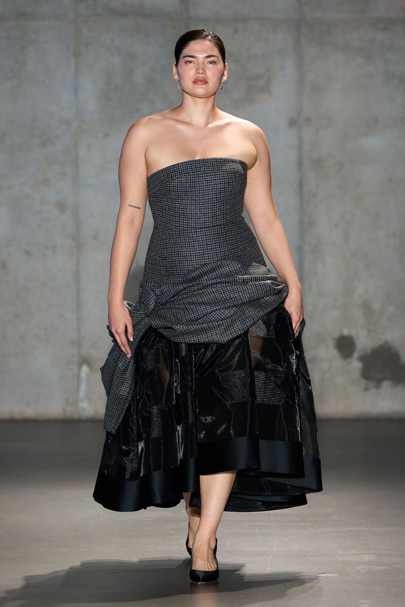 donne curvy sfilata bach mai