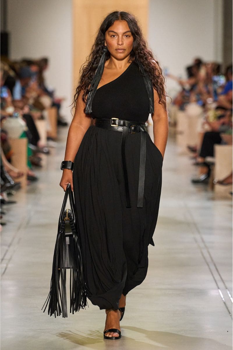 donne curvy tendenze sfilata michael kors