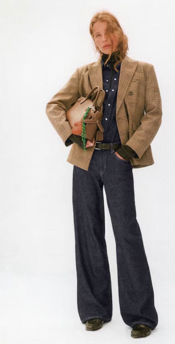 jeans per donne wide leg da indossare con .lupetto e giacca principe di galles