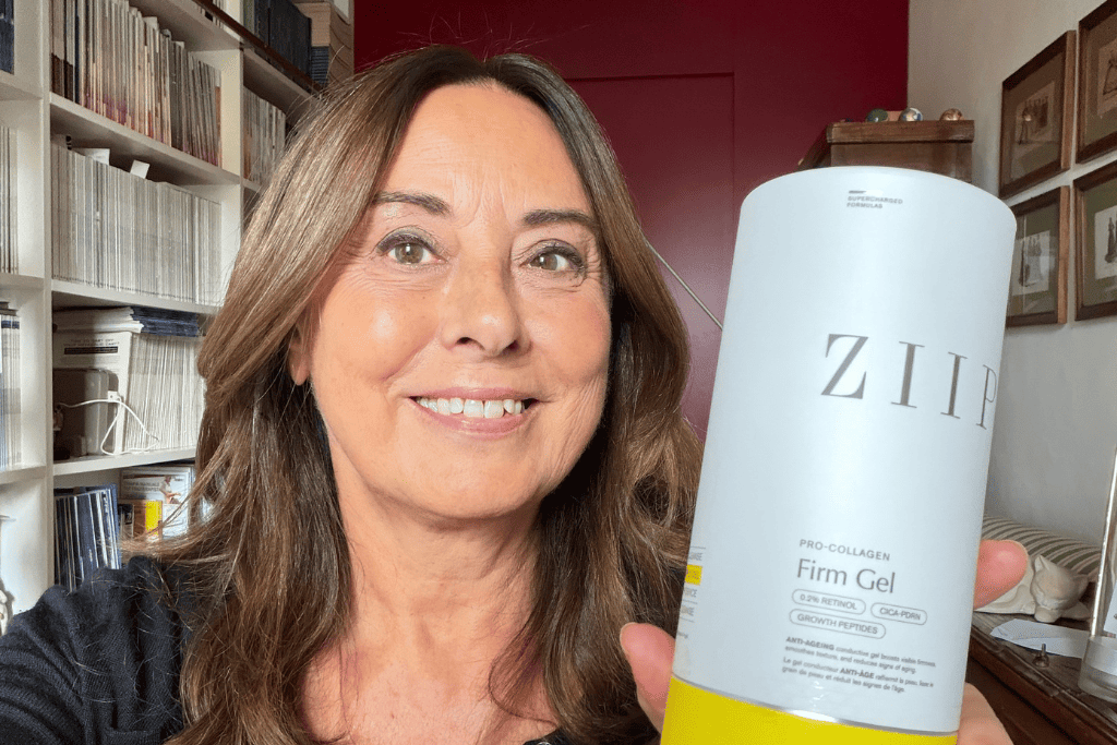 ZIIP HALO dopo i 60 anni: come funziona e quale nuovo gel scegliere 2 donna che mostra il firm gel da utilizzare con ziip halo